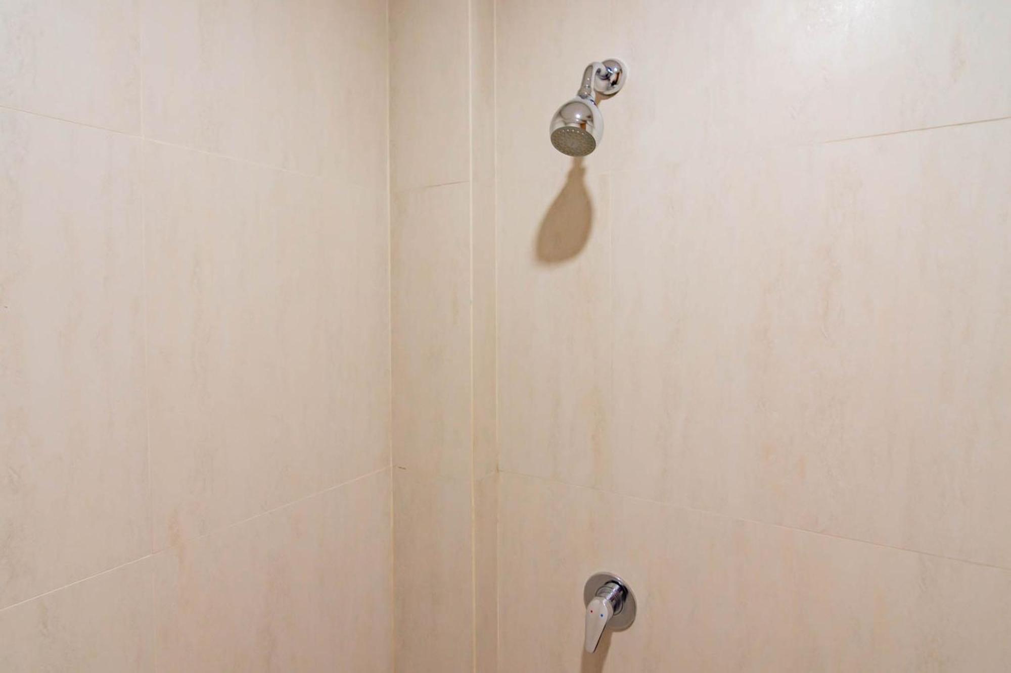 Sans Hotel Alexander Bandung Bilik gambar