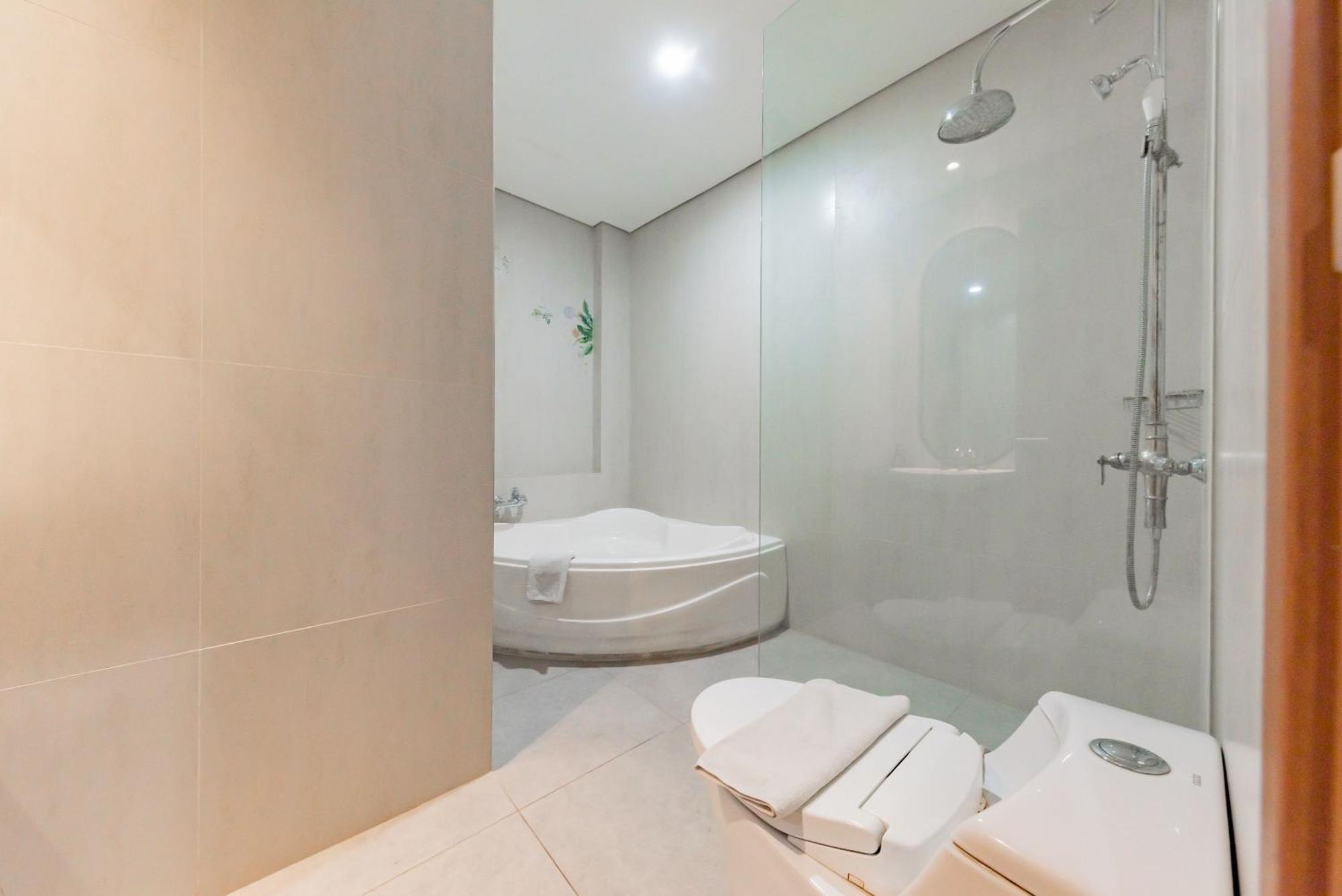 Sans Hotel Alexander Bandung Bilik gambar