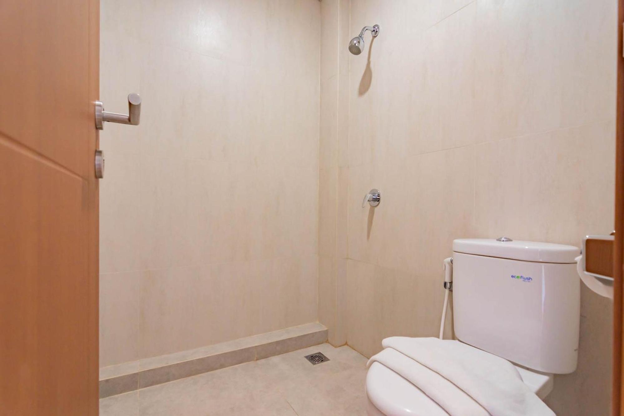 Sans Hotel Alexander Bandung Bilik gambar
